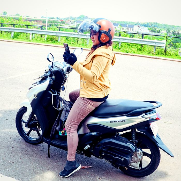 Ilustrasi safety riding untuk wanita