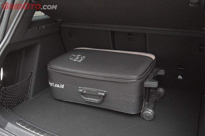 Bagasi besar dengan kapasitas 450 liter