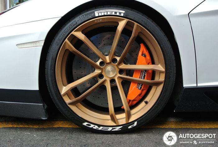Tampilan pelek Lamborghini Aventador LP900-4 pakai body kit Molto Veloce