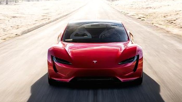 Tampilan Tesla Roadster saat launching pada hari Kamis (16/11) di bandara Hawthorne, Amerika Serikat, dilansir oleh www.cnbc.com