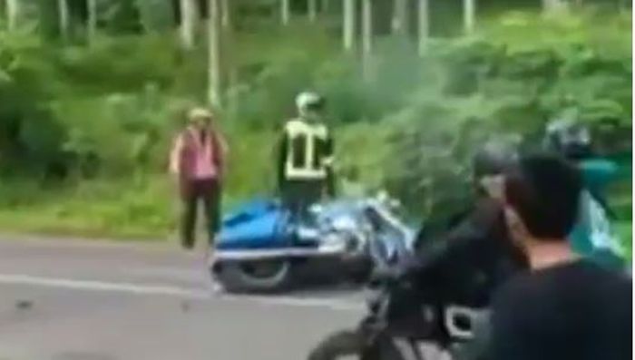 Harley-Davidson rebah di tengah jalan usai kecelakaan lawan Yamaha Mio J