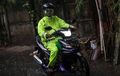 Street Manners: Sesuaikan APD Sebelum Berkendara Naik Motor Ketika Hujan