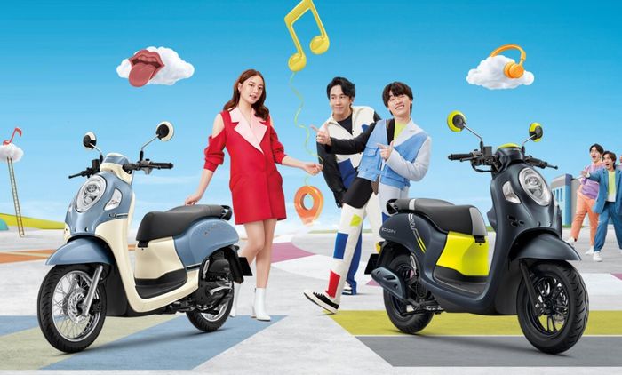 Di Thailand Scoopy beredar dalam dua pilihan pelek