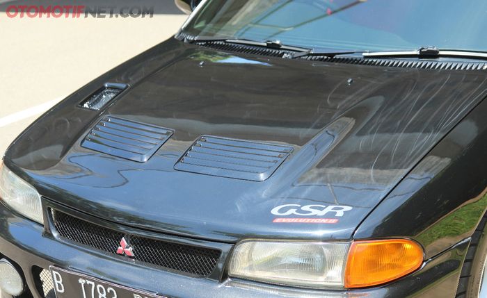 Kap mesin orisinal Evolution II dapat belakangan, nempel di Mitsubishi Lancer GTi