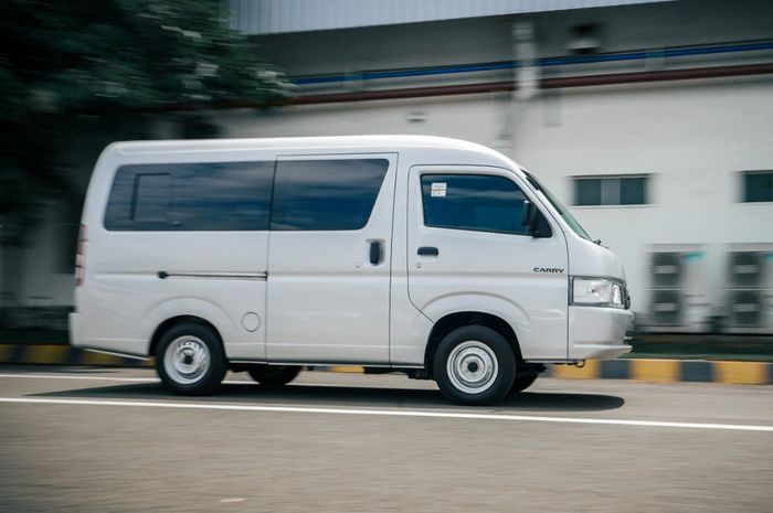 Sebetulnya Mobil Gede sudah pernah bertemu sosok Suzuki New Carry Minibus, ketika itu masih digarap oleh karoseri DSP Styling