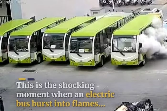 Bus bermesin listrik mledak tiba-tiba di China