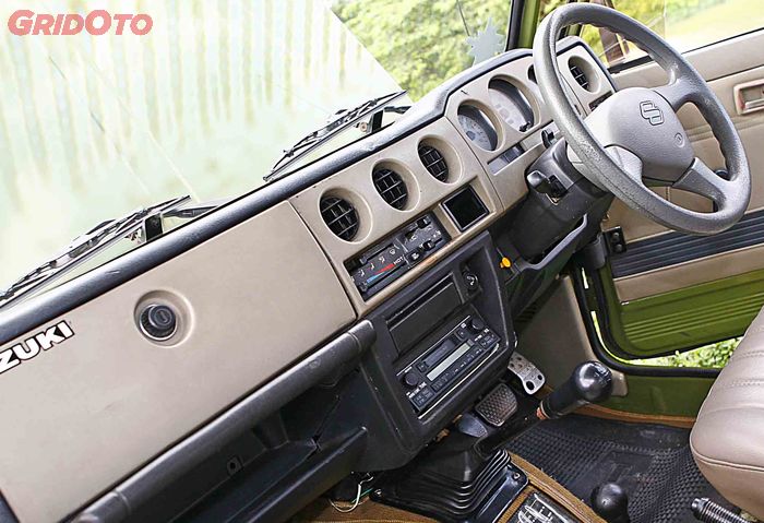  Dasbor kaleng Suzuki Jimny Sierra ditukar dengan dasbor copotan Jimny JA22. 