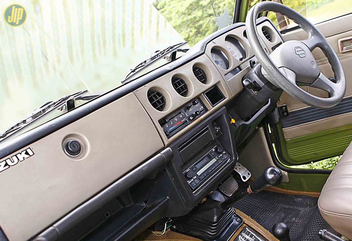  Dasbor kaleng Suzuki Jimny Sierra ditukar dengan dasbor copotan Jimny JA22. 