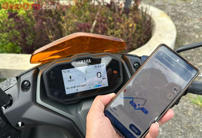 Fitur TFT Infontaiment Display pada Aerox Turbo dilengkapi dengan sistem navigasi by Google Maps dalam bentuk turn by turn.