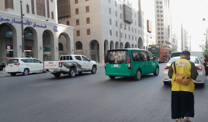 Hyundai Staria di jalanan Madinah