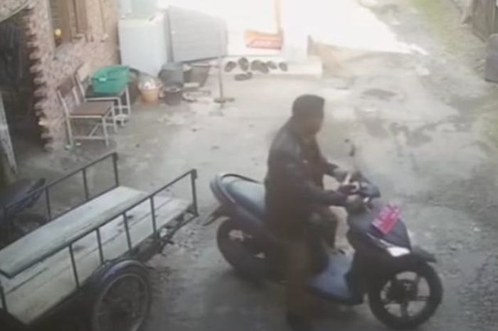 Honda Vario pelat merah milik Bu Lurah dicuri seorang ASN