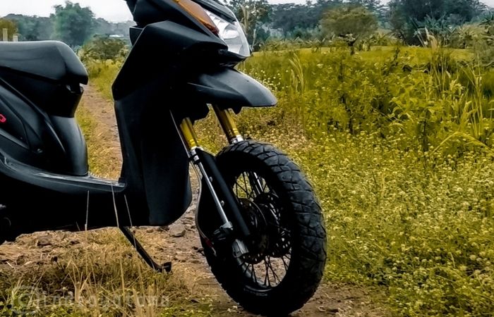 Detail ubahan kaki-kaki dual purpose di Honda Beat ala adventure.