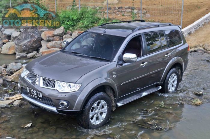 Spesifikasi dan kisaran harga Mitsubishi Pajero Sport Dakar seken tahun 2012 dan 2013.