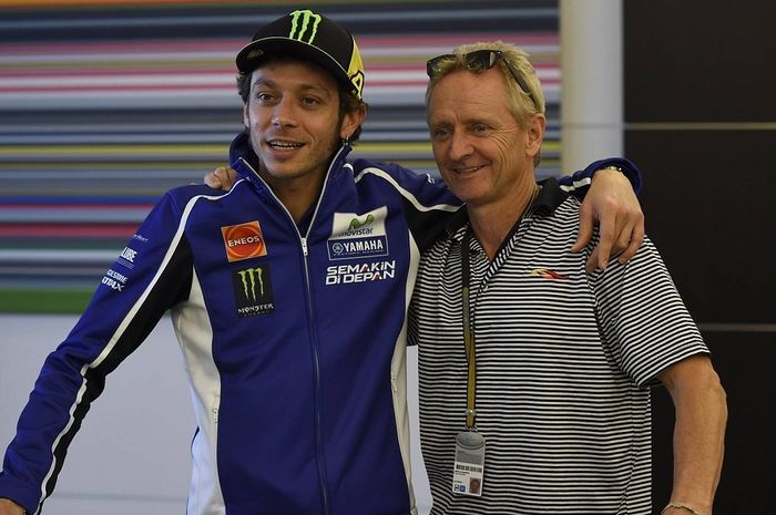 Kevin Schwantz (kanan) dan Valentino Rossi, juara dunia GP 500 1993 memprediksi Valentino Rossi ngga