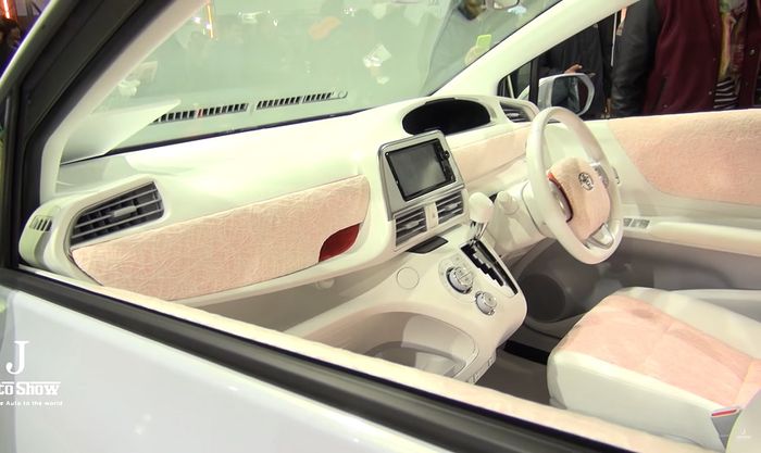 Tampilan kabin modifikasi Toyota Sienta Mb Style
