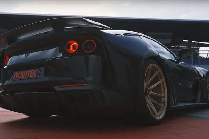 Ferrari 812 Superfast dengan Kit N-Largo buatan Novitec