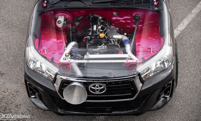 Toyota Hilux punya kap mesin transparan dan pasang air funnel besar