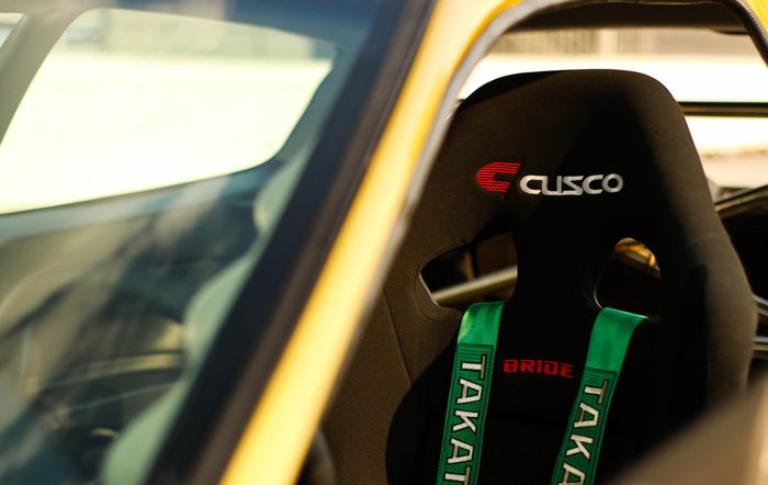 Kabin Honda Civic Estilo menyisakan jok bucket tunggal Cusco x Bride