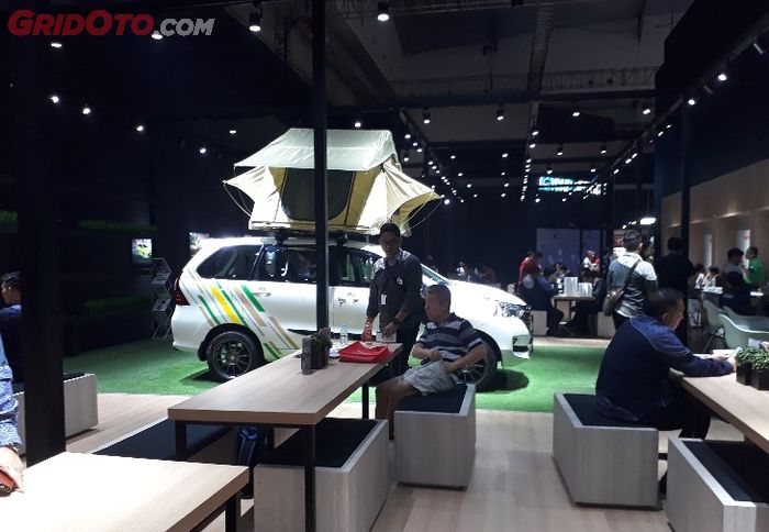 Avanza seperti 'disembunyikan' di belakang booth display Toyota