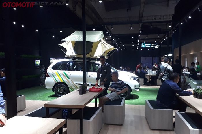 Avanza seperti 'disembunyikan' di belakang booth display Toyota