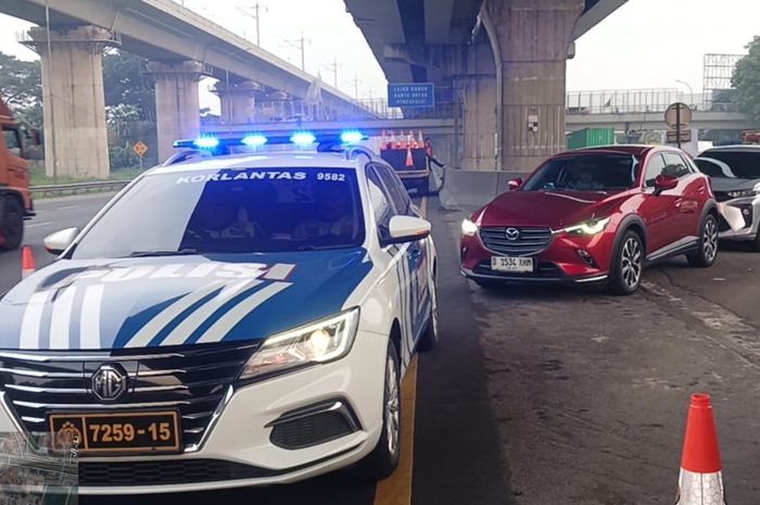 JTT juga mengimbau pengguna jalan untuk mengatur waktu perjalanan agar tidak terjebak kepadatan, terutama pada jam sibuk pagi hari.
