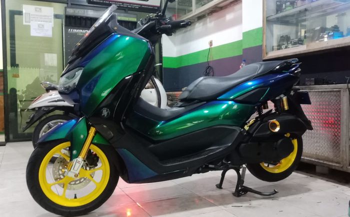 Yamaha All New NMAX repaint hijau ala Sprite plus kaki-kaki kuning 