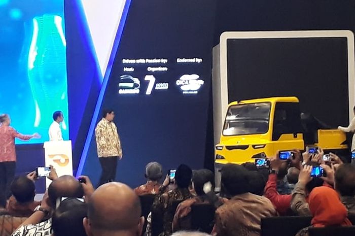Presiden Republik Indonesia, Joko Widodo, meresmikan peluncurkan Alat Mekanik Multifungsi Perdesaan (AMMDes), Kamis (2/8/2018).