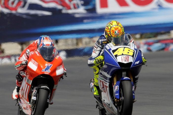 Ternyata Casey Stoner pernah hampir jadi rekan Valentino Rossi di tim pabrikan Yamaha MotoGP.