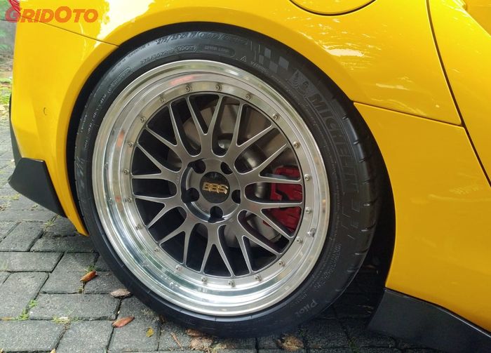 Toyota Supra MK5 pakai pelek BBS LM ring 19 plus ban Michelin Super Sport