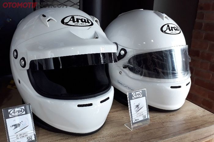 Helm mobil punya perbedaan dengan helm motor, begitu juga dari harganya.