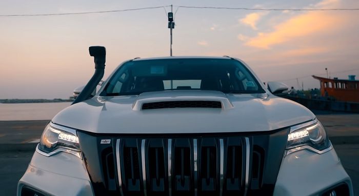 Tampilan depan Toyota Fortuner yang berubah jauh lebih sangar