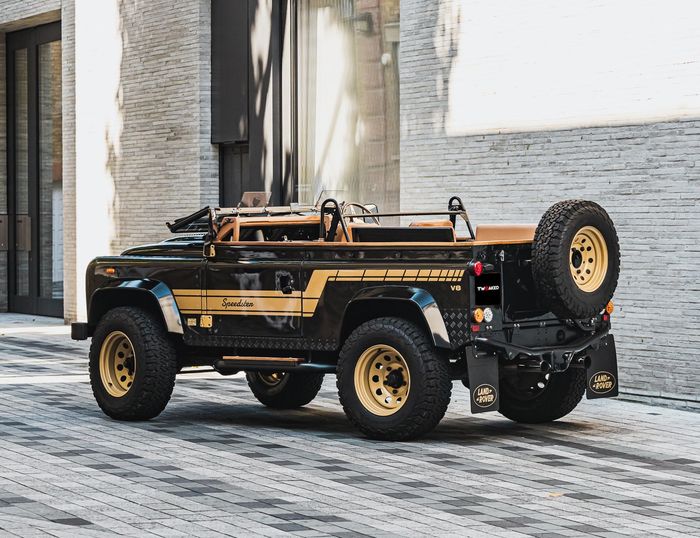 Restomod Land Rover Defender 90 dirombak total ala speedster