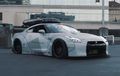 Nissan GT-R R35 Pakai Wide Body Kit Liberty Walk, Atap Pasang Roof Box