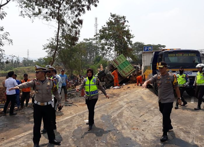 Terjadi kecelakaan beruntun di Km 91 Jalan Tol Purbaleunyi arah Jakarta, Senin (02/09)
