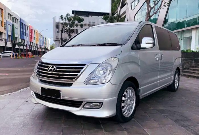 Ilustrasi Hyundai H-1 bekas tahun 2011 sampai 2013 tipe XG 