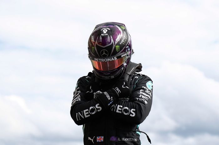 Lewis Hamilton berpose Wakanda Forever usai pole di F1 Belgia 2020