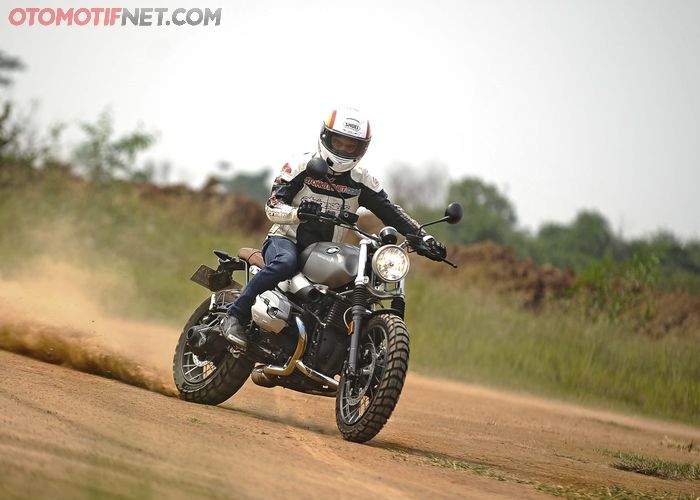 Test Ride Bmw R Nine T Scrambler Performa Di Balik Rp 600 Jutaan Gridoto Com