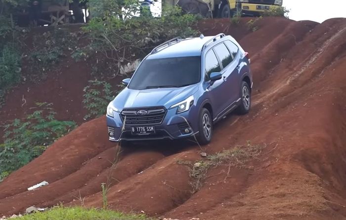 Menangani jalan licin lebih baik berkat traksi gerak semua roda