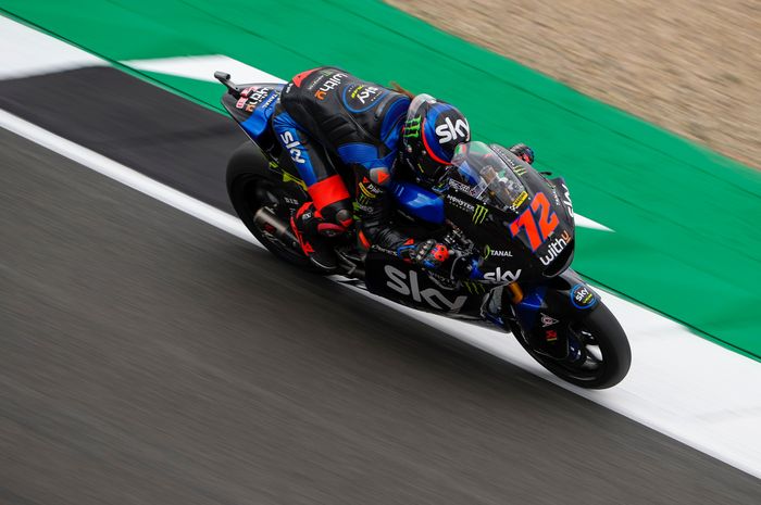Marco Bezzecchi berikan kejutan di penghujung sesi kualifikasi Moto2 Inggris 2021 dan meraih pole position pertama di musim ini. 