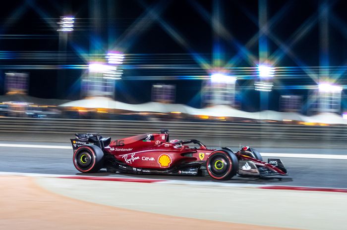 Charles Leclerc sabet pole position di F1 Bahrain 2022