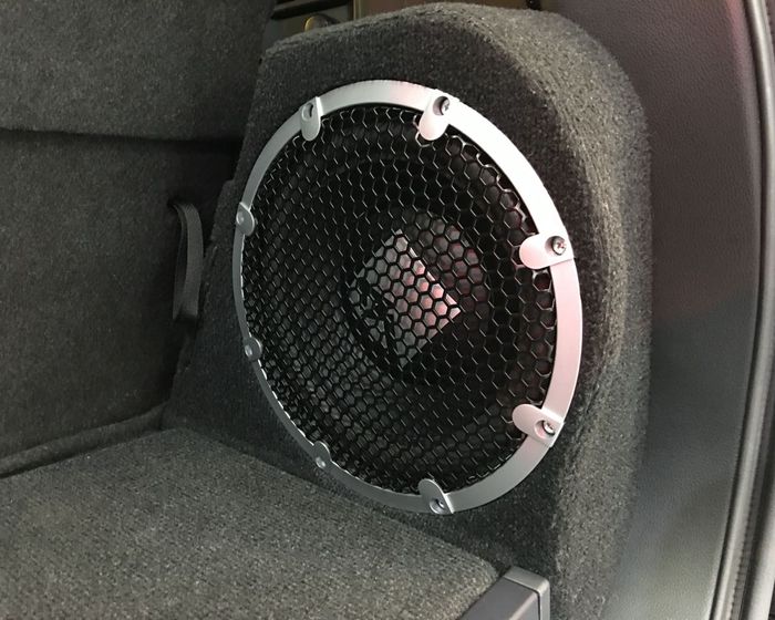 Subwoofer di bagasi mampu dongkrak dentuman nada rendah