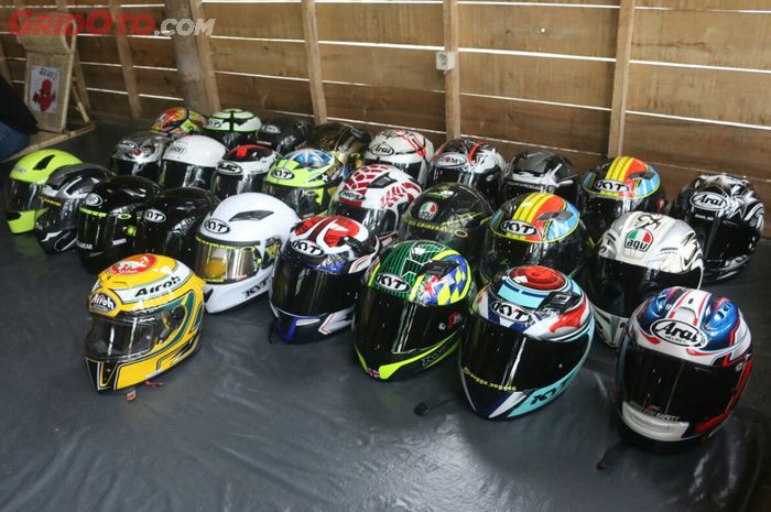 Koleksi helm para anggota yang datang