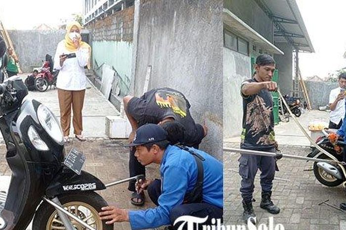 Ilustrasi ular ngumpet di bodi motor