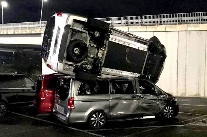 enggak terima kena PHK, manyan karyawan Mercedes-Benz rusak 70 unit mobil baru, kerugiannya mencapai segini