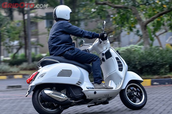 Vespa GTS 150. Paling lebar