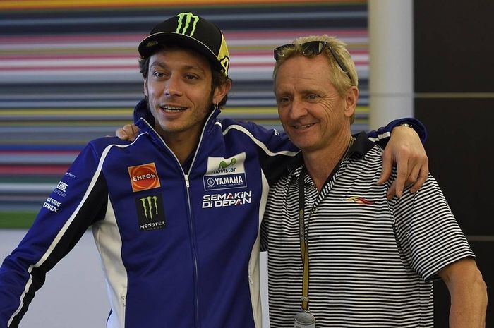 Kevin Schwantz (kanan) dan Valentino Rossi, juara dunia GP 500 1993 memprediksi Valentino Rossi nggak bakal pensiun dalam beberapa musim ke depan