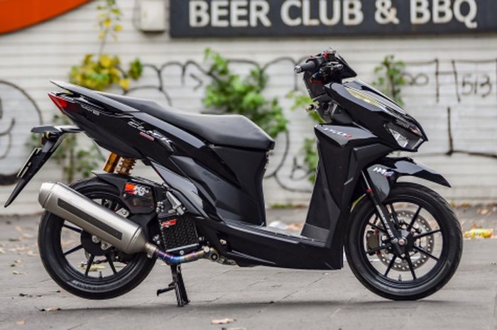 Modifikasi Honda Vario 150 berparas hitam legam