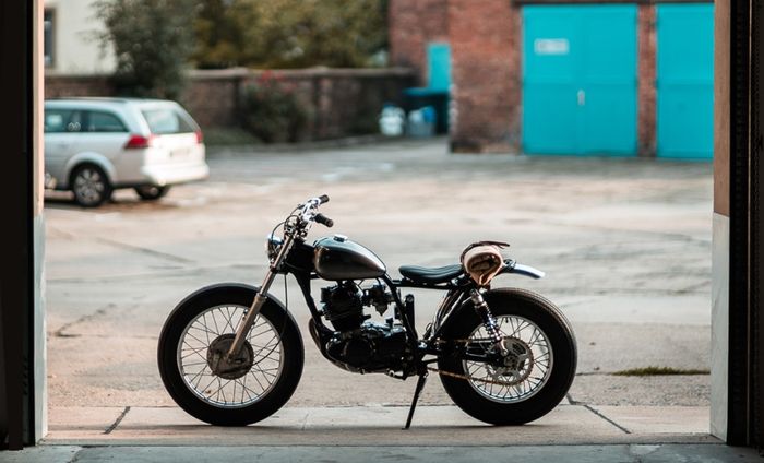 Yamaha SR250 SE custom bobber dari Hookie Co.