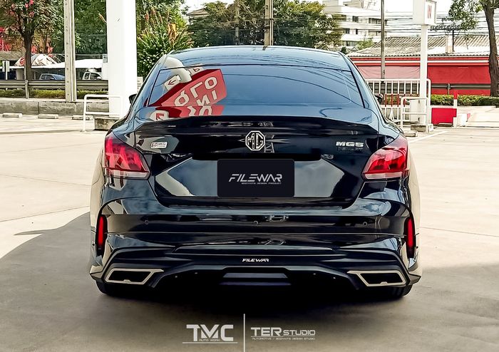 Tampilan belakang modifikasi MG 5 GT pasang body kit Firewar racikan Ter Studio