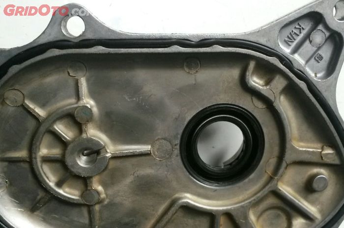 Dua Cara Menyembuhkan Oli Rembes di Mesin Motor Mau Murah 